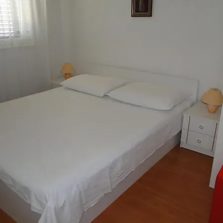 Rube 4 Fuer 4 Personen By Interhome * Primošten