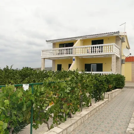 Rube 4 Fuer 4 Personen By Interhome * Primošten