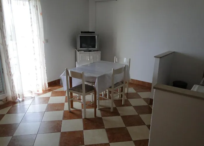 Rube 4 Fuer 4 Personen By Interhome Primošten